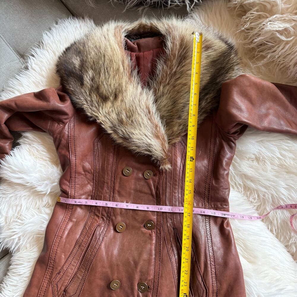 Vintage Brown Leather Coat with Fur Collar - Picture 13 of 15